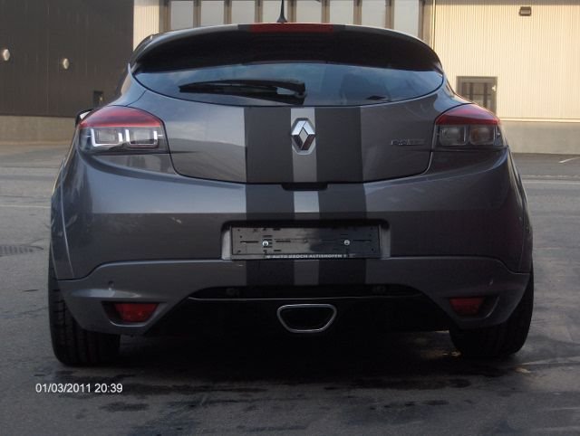 Folierungsarbeiten an Auto